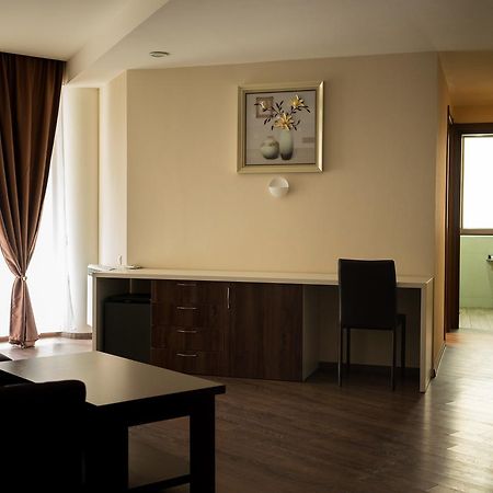 All Seasons Hotel On Freedom Square Tbilisi Bagian luar foto