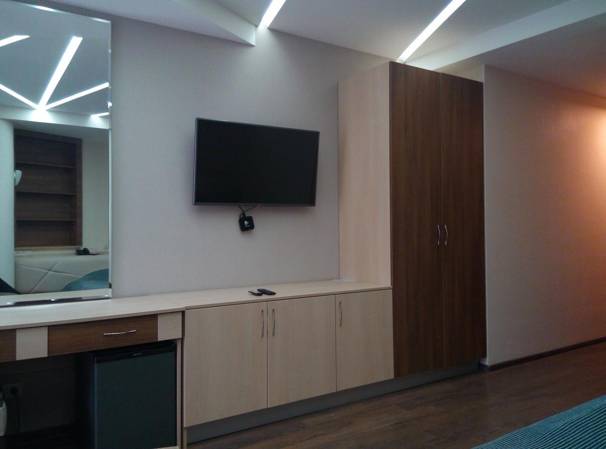 All Seasons Hotel On Freedom Square Tbilisi Bagian luar foto