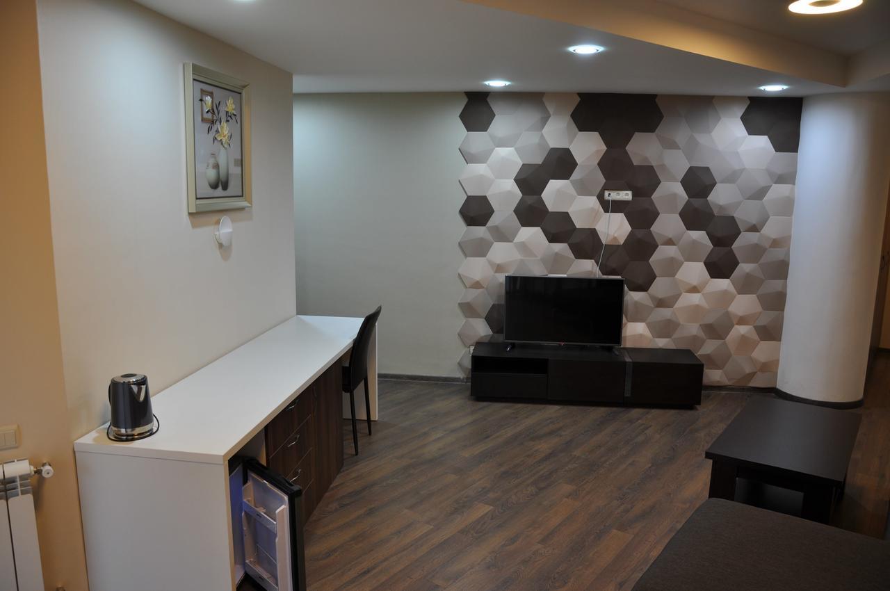 All Seasons Hotel On Freedom Square Tbilisi Bagian luar foto