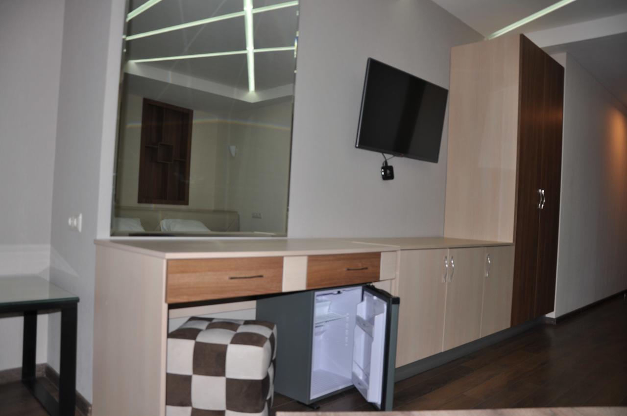 All Seasons Hotel On Freedom Square Tbilisi Bagian luar foto