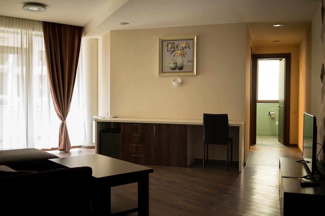 All Seasons Hotel On Freedom Square Tbilisi Bagian luar foto