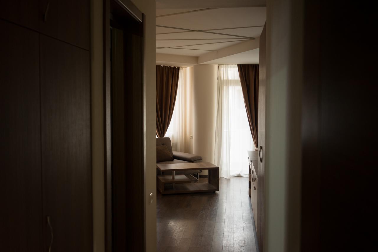 All Seasons Hotel On Freedom Square Tbilisi Bagian luar foto