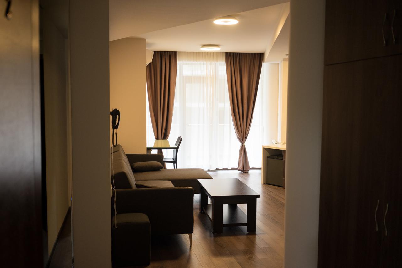 All Seasons Hotel On Freedom Square Tbilisi Bagian luar foto