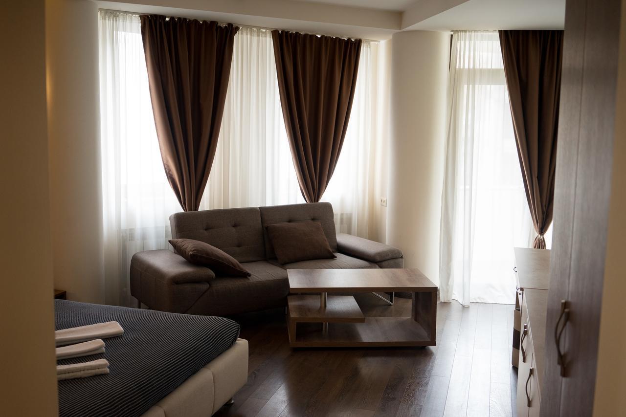 All Seasons Hotel On Freedom Square Tbilisi Bagian luar foto